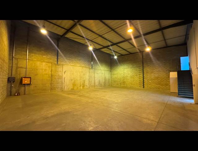 448M² WAREHOUSE TO LET IN LINBRO PARK